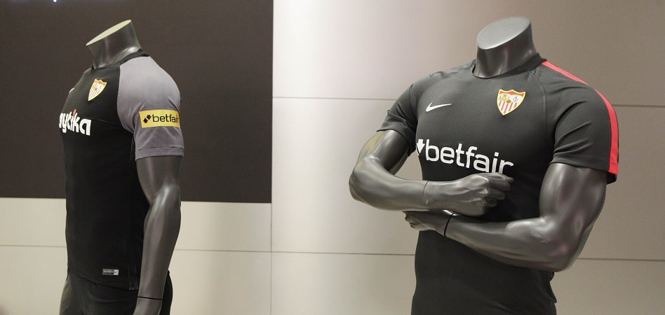 Betfair estampa su logo en la manga de la camiseta del Sevilla FC